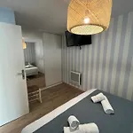 فندق Aux Rochers De L'ocean 3*