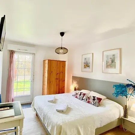 Hotel Aux Rochers De L'ocean 3*