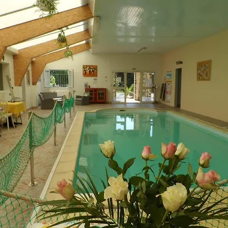 Hotel Aux Rochers De L'ocean 3*