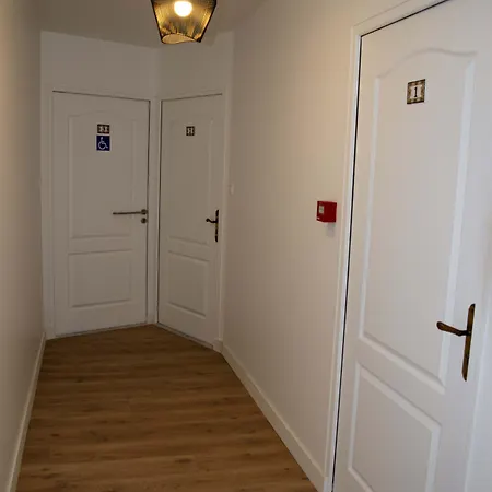 Aux Rochers De L'ocean