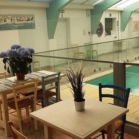 Aux Rochers De L'ocean Hotel